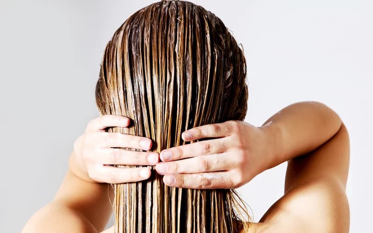 5 cách phục hồi tóc hư tổn trong thời tiết hanh khô