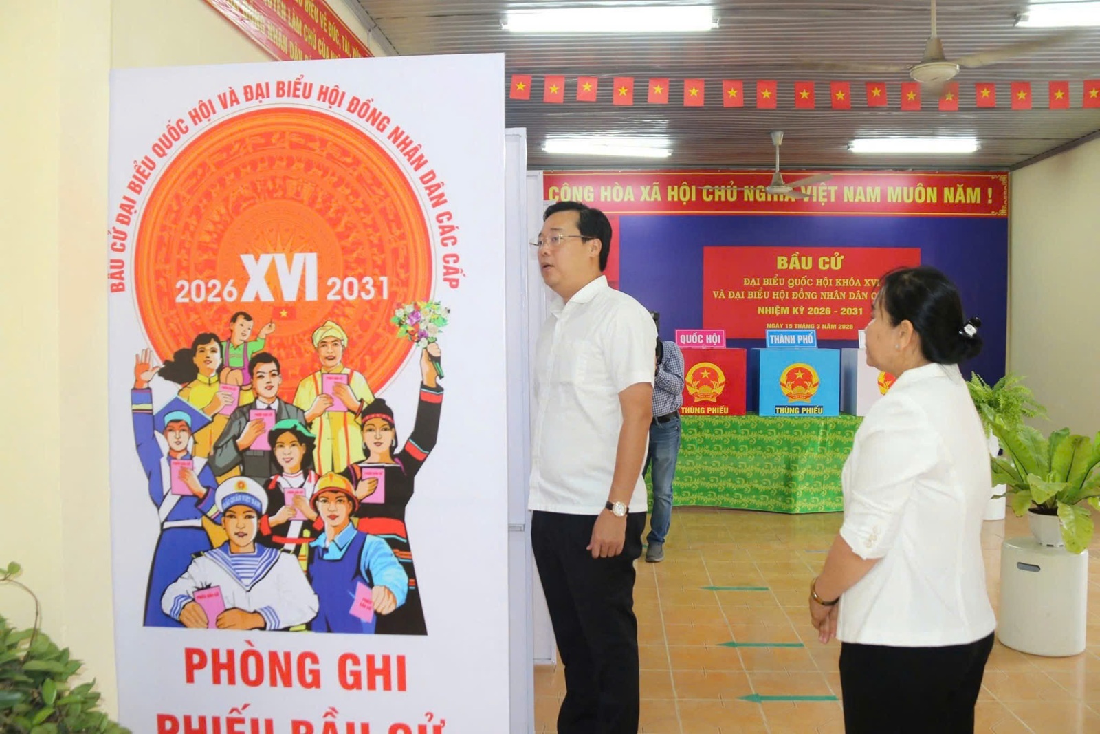 Phó Bí thư Thường trực TPHCM yêu cầu công tác kiểm phiếu bầu cử phải thật sự chính xác- Ảnh 2.