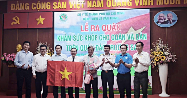 60 ‘chiến sĩ áo trắng’ TPHCM lên đường chăm sóc sức khỏe quân, dân Trường Sa