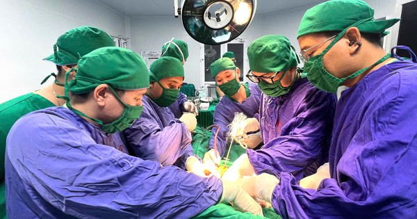 Người phụ nữ phát hiện mang khối u dạ dạy kích thước khổng lồ từ triệu chứng bất thường