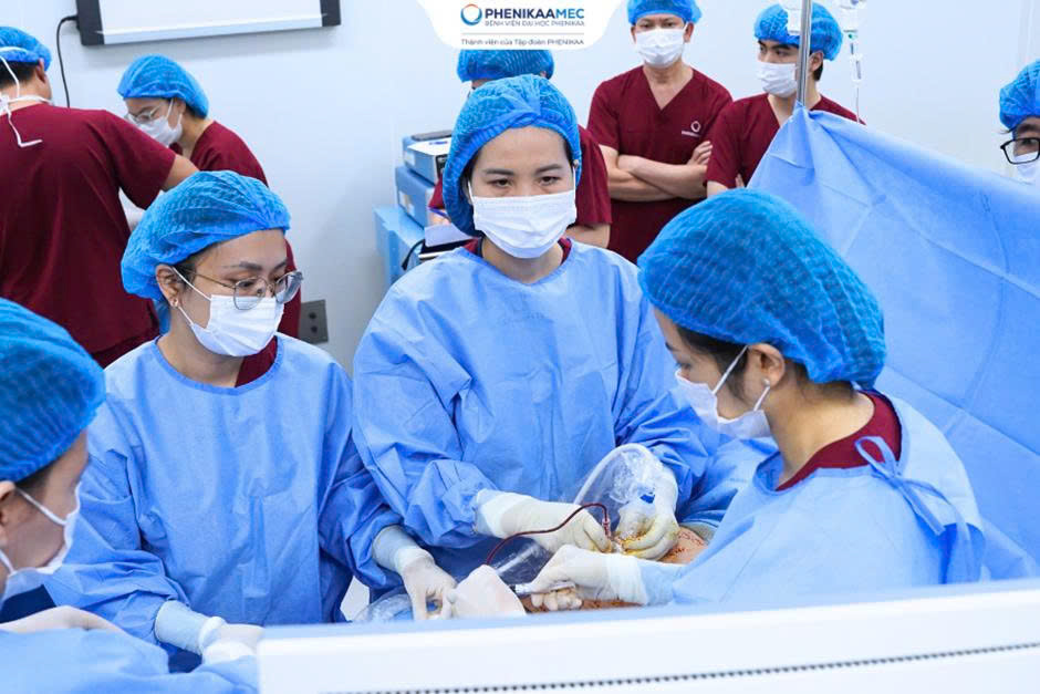 Nhiều sản phụ vượt hàng nghìn km tìm cơ hội giữ con tại Trung tâm Y học bào thai PhenikaaMec- Ảnh 2.