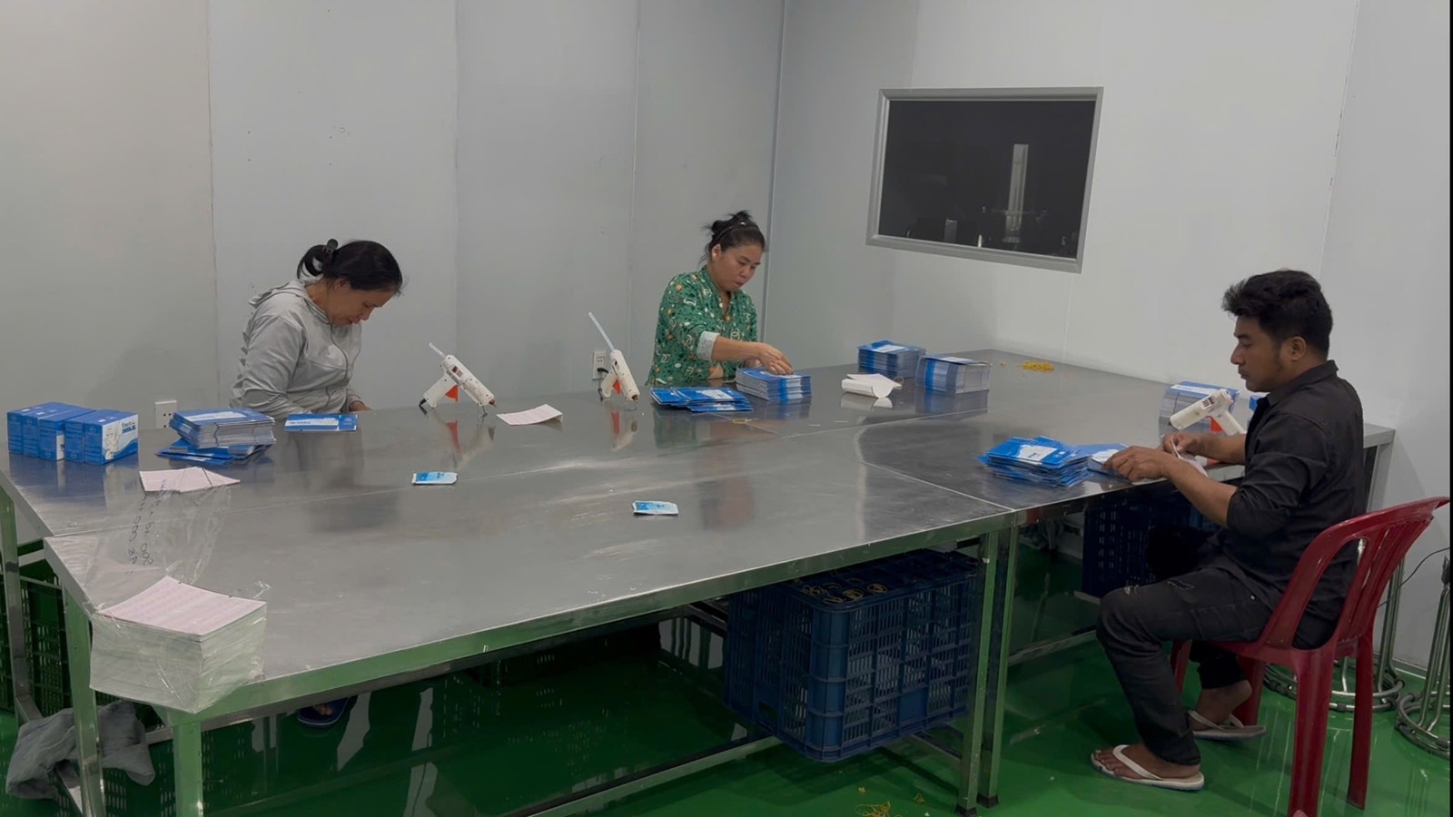 Bắt cặp vợ chồng cầm đầu đường dây sản xuất thực phẩm chức năng giảm cân chứa chất cấm- Ảnh 2.