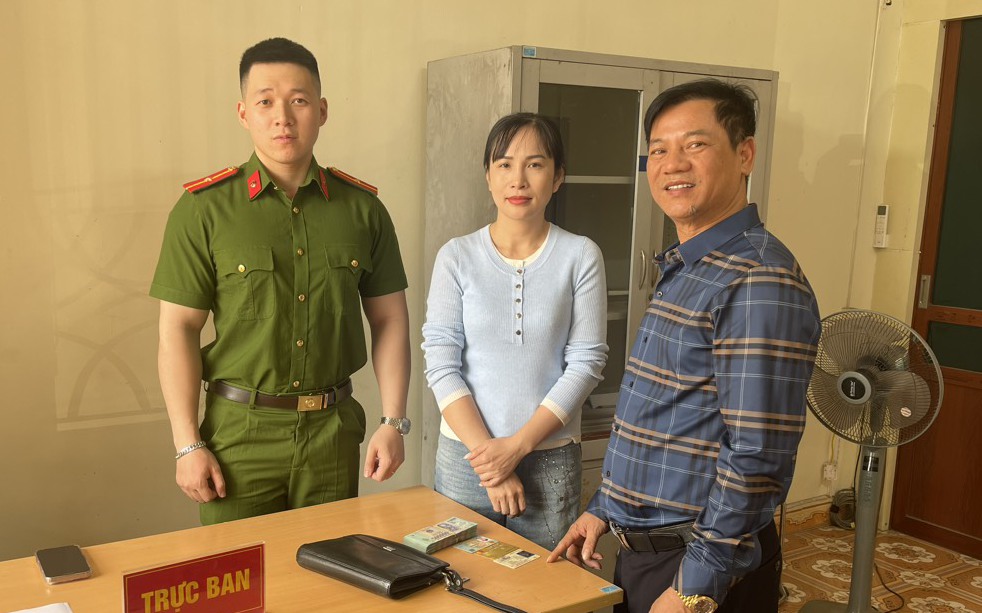 Đánh rơi chỉ vàng tích cóp 2 năm, người phụ nữ vỡ òa khi nhận lại nhờ lòng tốt của người lạ- Ảnh 2.