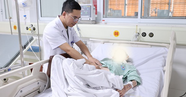 Cứu cụ bà 100 tuổi bị tắc ruột do dây chằng