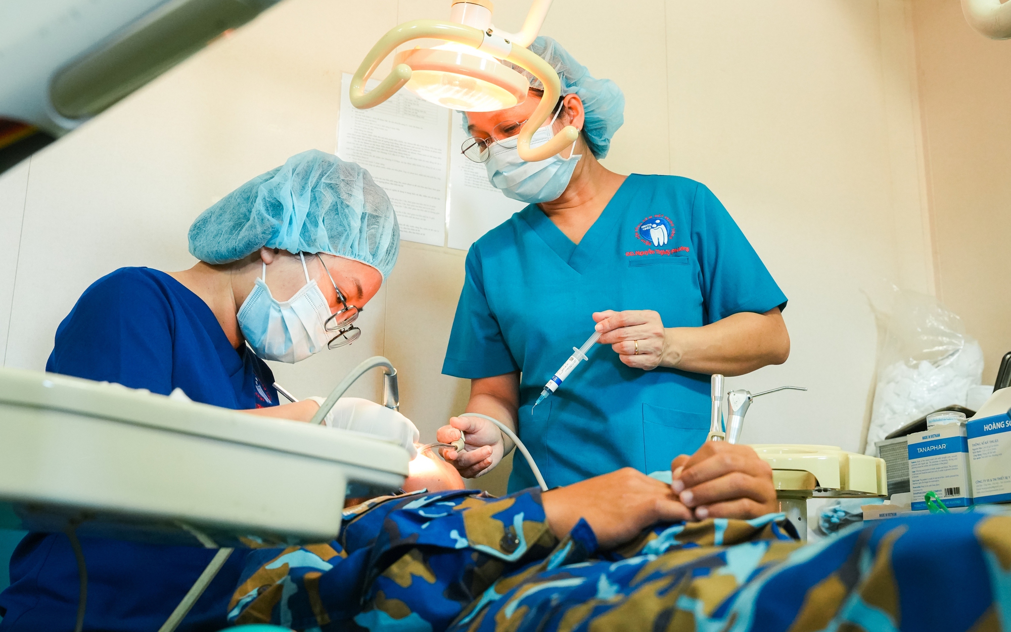 65 y, bác sĩ TPHCM ra Trường Sa chăm sóc sức khỏe cho quân và dân