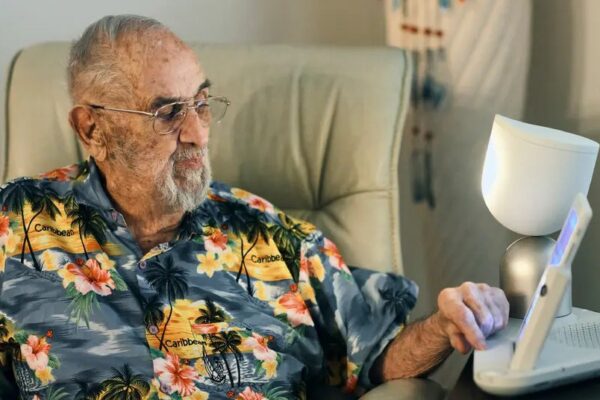 Những ‘chìa khóa công nghệ’ giúp người cao tuổi an tâm dưỡng già