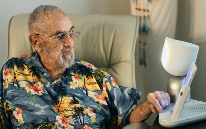 Những ‘chìa khóa công nghệ’ giúp người cao tuổi an tâm dưỡng già