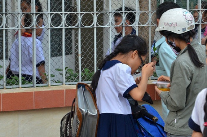 Lịch học kín ngày, trẻ ăn như thế nào để đủ năng lượng?- Ảnh 1.