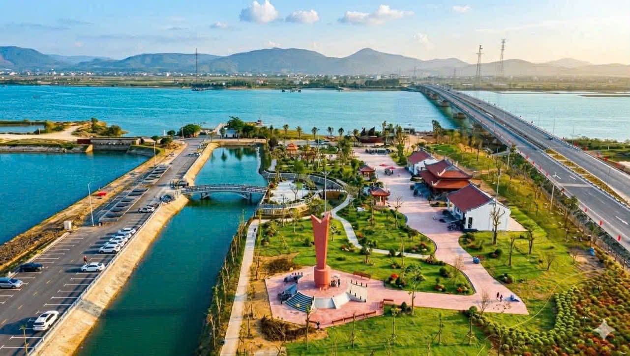 Chiêm ngưỡng Di tích Bến phà Gianh: 'Tọa độ lửa' xưa khoác lên mình diện mạo mới- Ảnh 1.