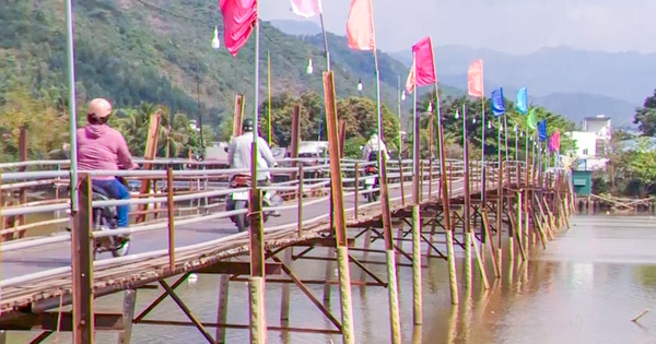Hàng nghìn hộ dân ở Tây Nha Trang ‘đánh cược’ an toàn khi qua cầu gỗ tạm