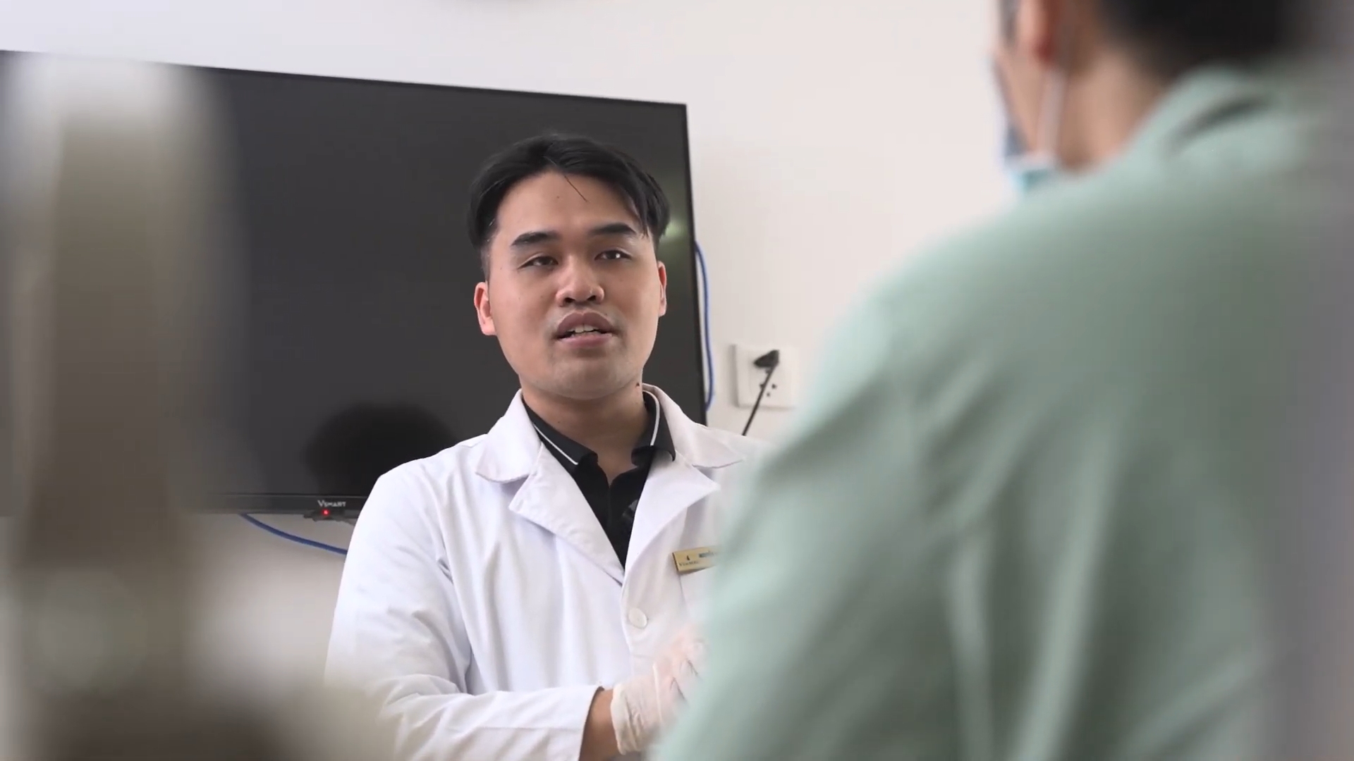 Chấm dứt 17 năm động kinh kháng trị nhờ phẫu thuật đặt điện cực vỏ não tại Vinmec- Ảnh 2.