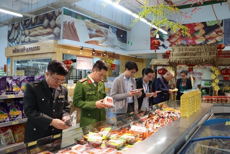 Siết quản lý, tăng cường hậu kiểm an toàn thực phẩm để bảo vệ sức khoẻ người dân từ bữa ăn hằng ngày- Ảnh 1.