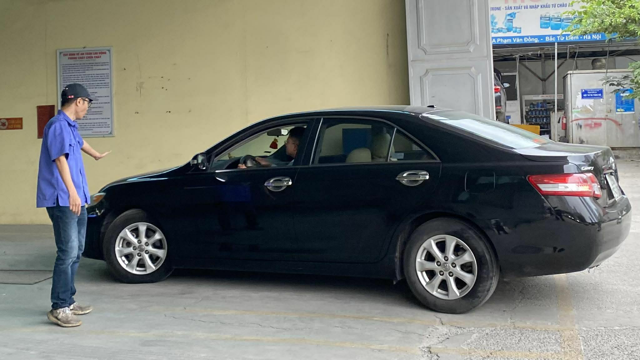 Đăng kiểm ô tô lần đầu: Sắp phải chụp ảnh 'đúng chuẩn' mới được cấp tem- Ảnh 1.