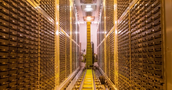 Hồ sơ y tế của nửa triệu người Anh bị rao bán trên mạng