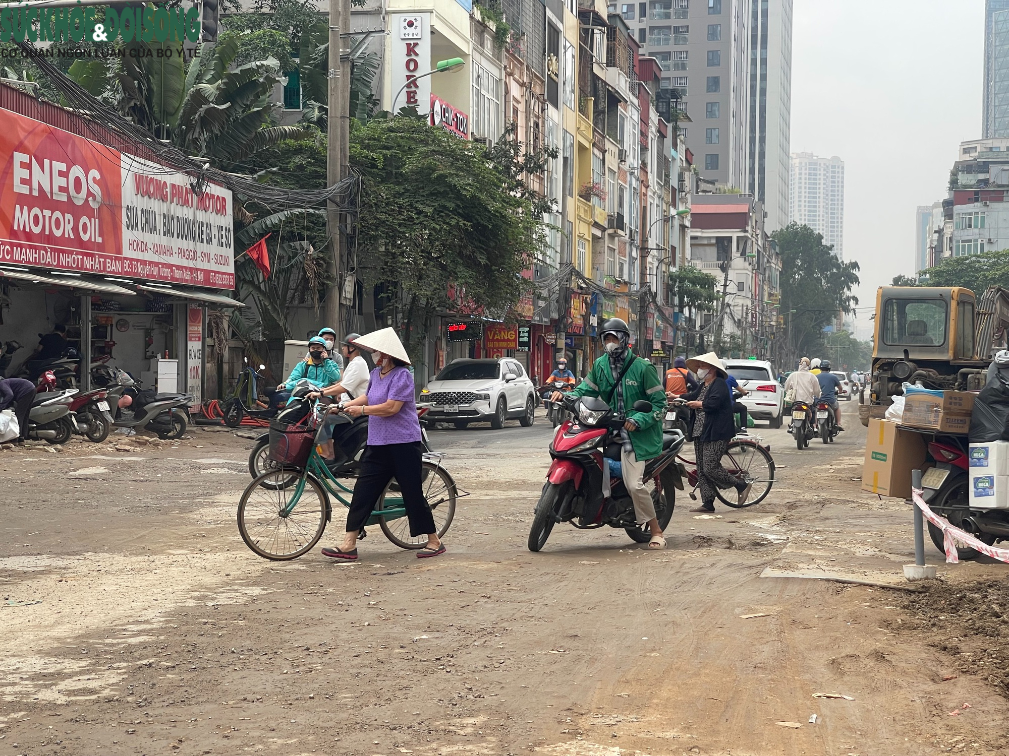 Đường Nguyễn Tuân, Hà Nội ngổn ngang thi công, người dân 'dò dẫm' từng mét- Ảnh 7.