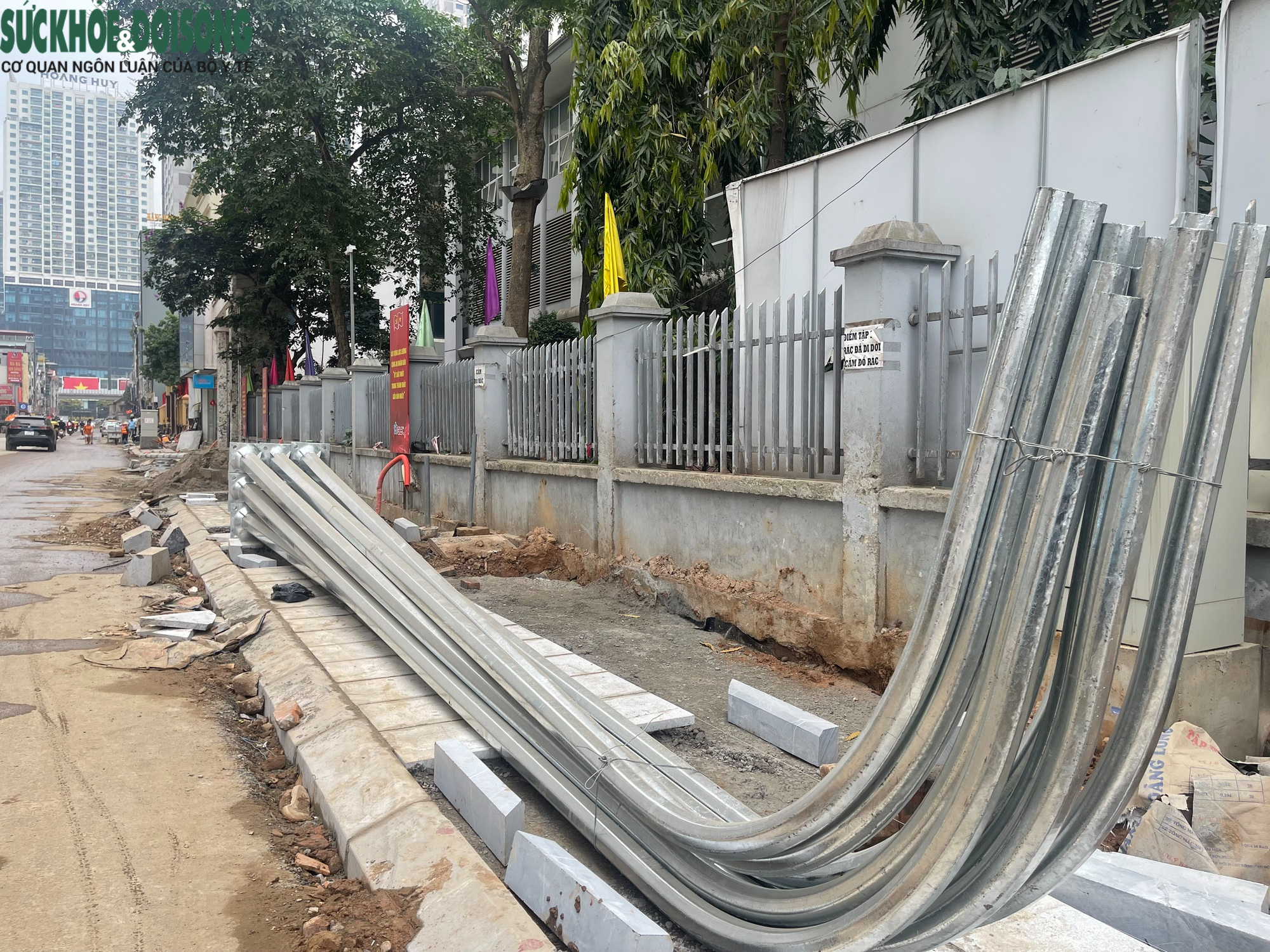 Đường Nguyễn Tuân, Hà Nội ngổn ngang thi công, người dân 'dò dẫm' từng mét- Ảnh 10.