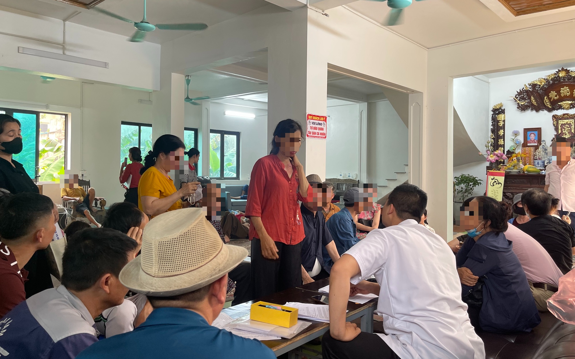 Tiếp bài chữa "bách bệnh" bằng giác hơi hút máu ở Hà Nội: Đoàn kiểm tra yêu cầu chấm dứt hoạt động khám chữa bệnh