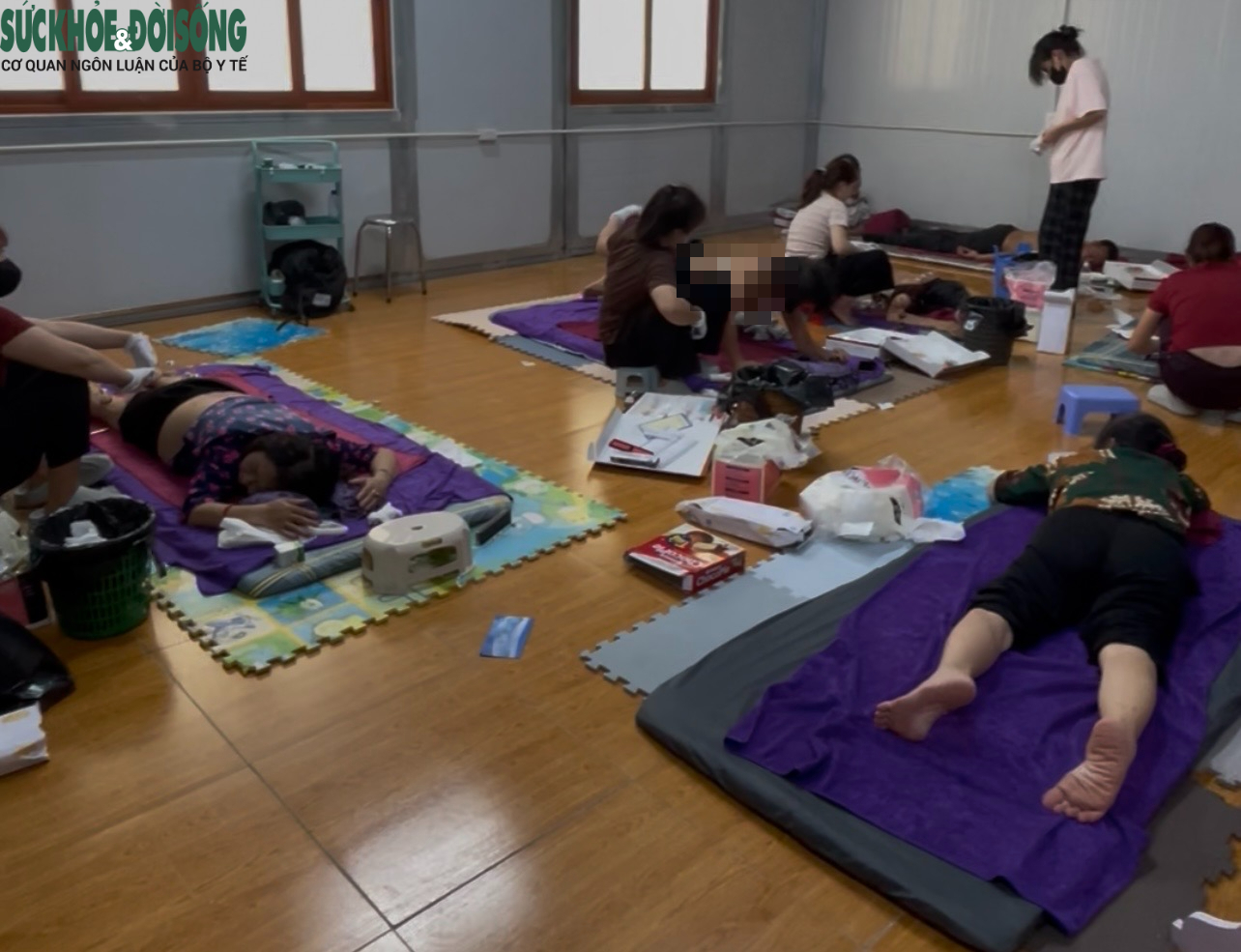 Tiếp bài chữa 'bách bệnh' bằng giác hơi hút máu ở Hà Nội: Đoàn kiểm tra yêu cầu chấm dứt hoạt động khám chữa bệnh- Ảnh 3.