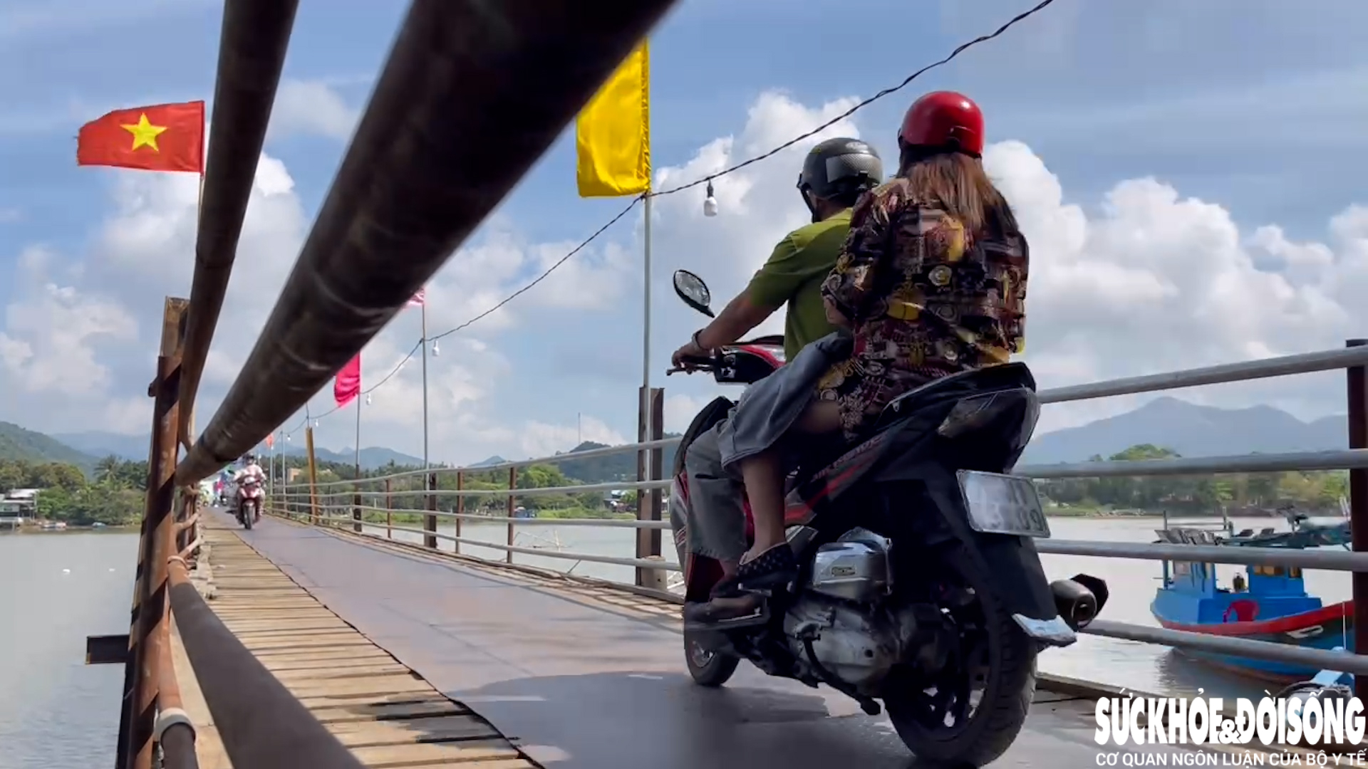 Hàng nghìn hộ dân ở Tây Nha Trang ‘đánh cược’ an toàn khi qua cầu gỗ tạm- Ảnh 4.