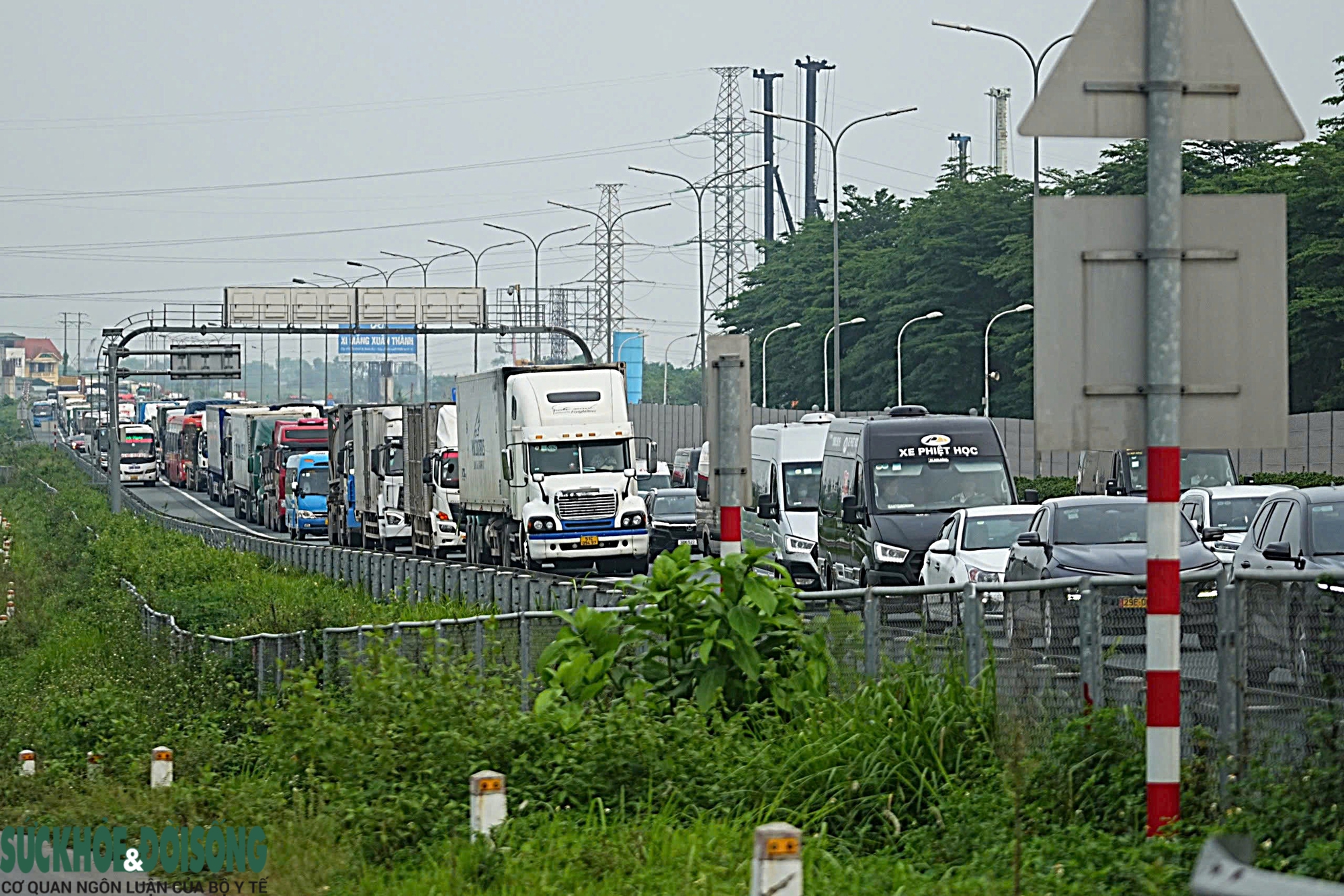 Kết thúc nghỉ lễ Giỗ Tổ Hùng Vương, cửa ngõ Hà Nội ken đặc phương tiện- Ảnh 5.