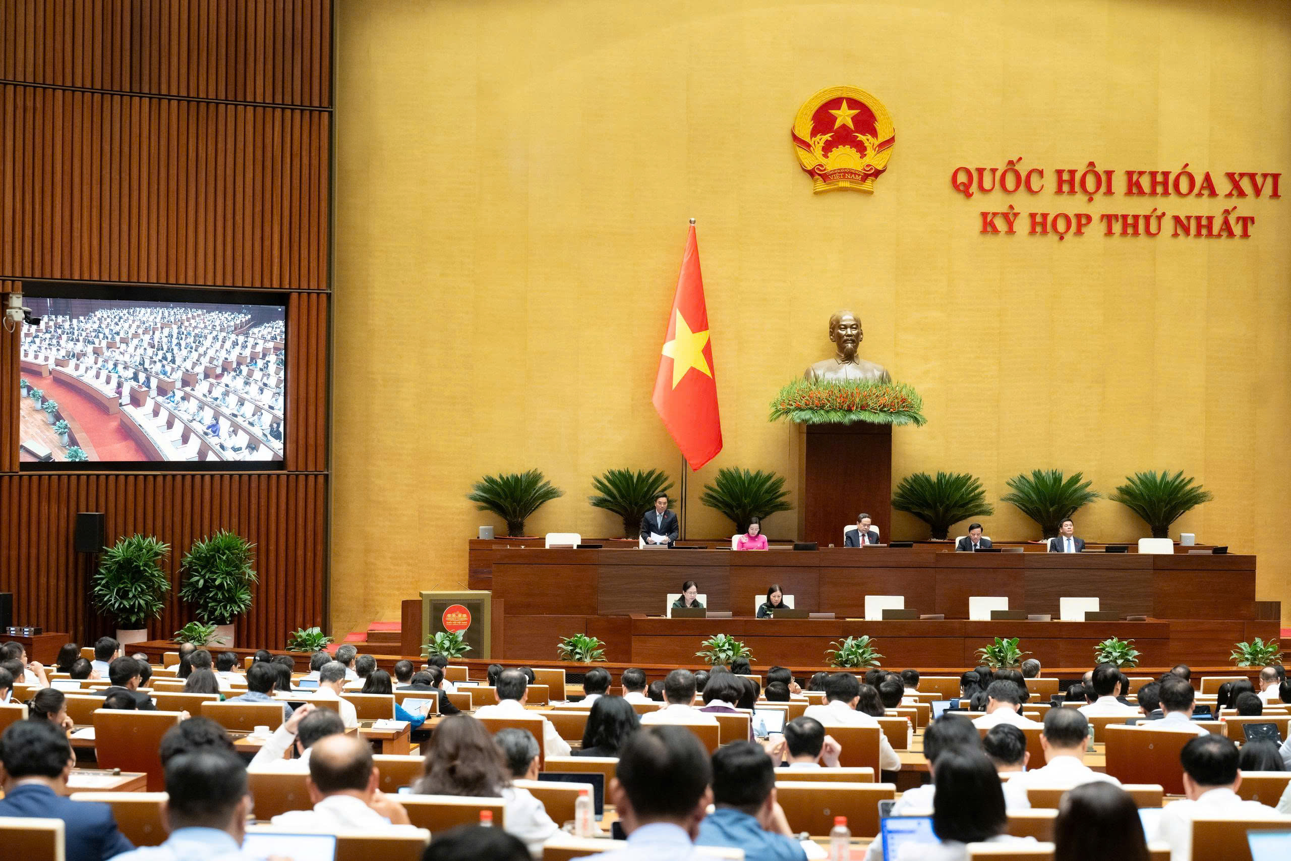 Sáng nay, Quốc hội quyết định nhiều nội dung quan trọng và họp phiên bế mạc Kỳ họp thứ Nhất.- Ảnh 1.