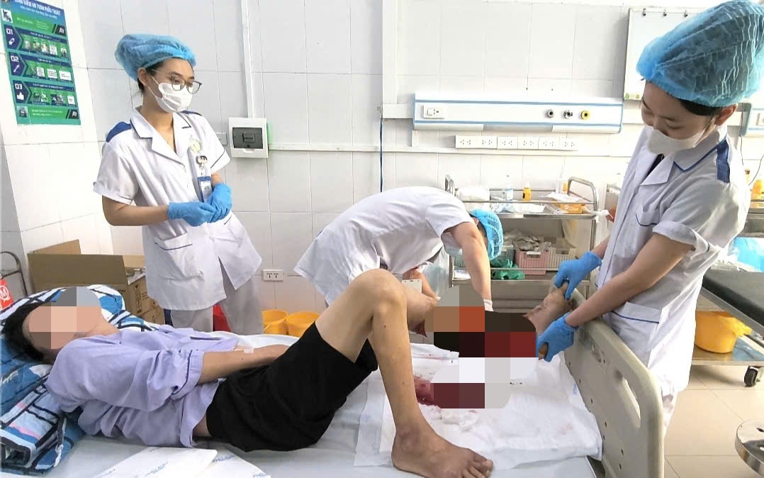 Lấy u tuyến yên qua đường mũi giúp cụ bà thoát cảnh mù lòa- Ảnh 4.