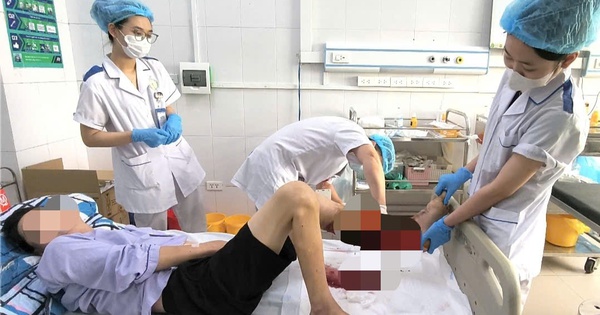 Suýt mất mạng vì tự bôi dầu gió, chườm đá vào vết thương