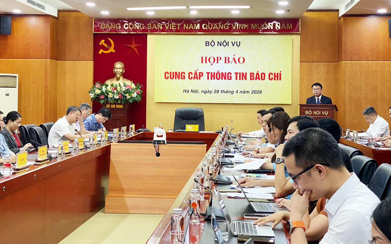 Bộ Chính trị thống nhất phương án điều chỉnh mức lương cơ sở lên 2,53 triệu đồng- Ảnh 2.