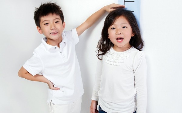 Trẻ chậm tăng chiều cao, cha mẹ cần làm gì?