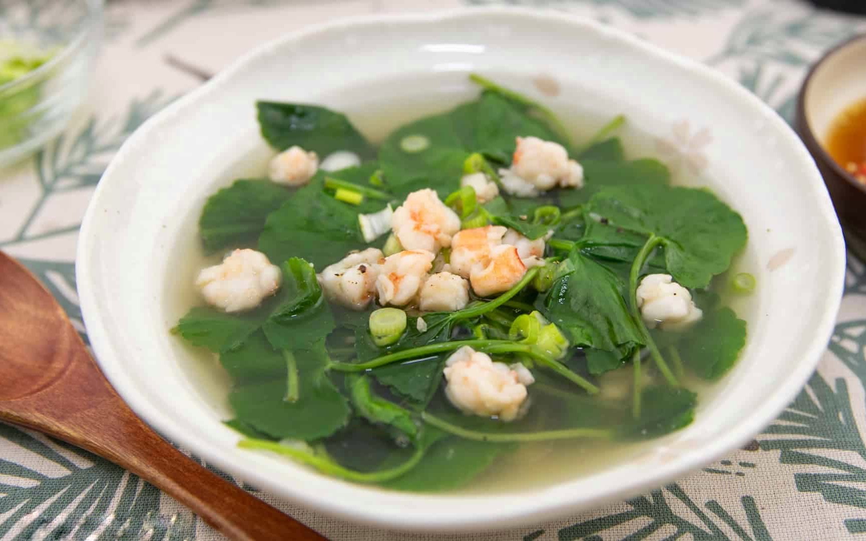 Giải nhiệt, thanh lọc cơ thể với rau má