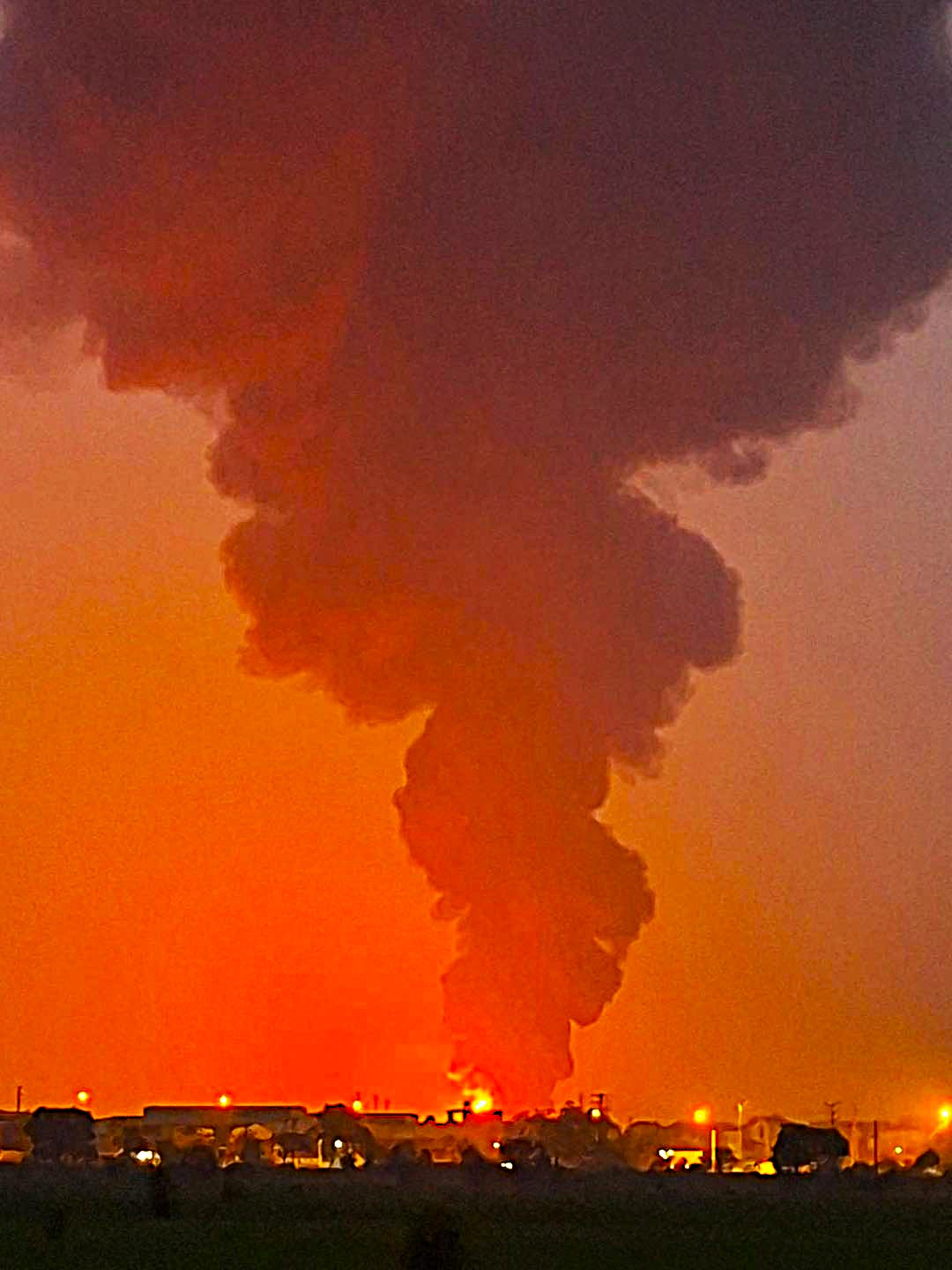 Cháy lớn tại Đông Anh: Nghi cháy hóa chất, khói lửa bốc cao- Ảnh 3.