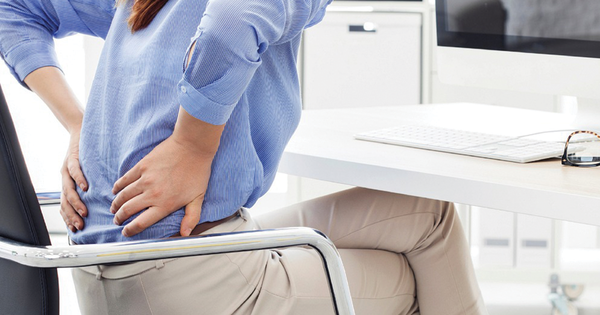 Ngồi lâu dễ mắc thoát vị đĩa đệm