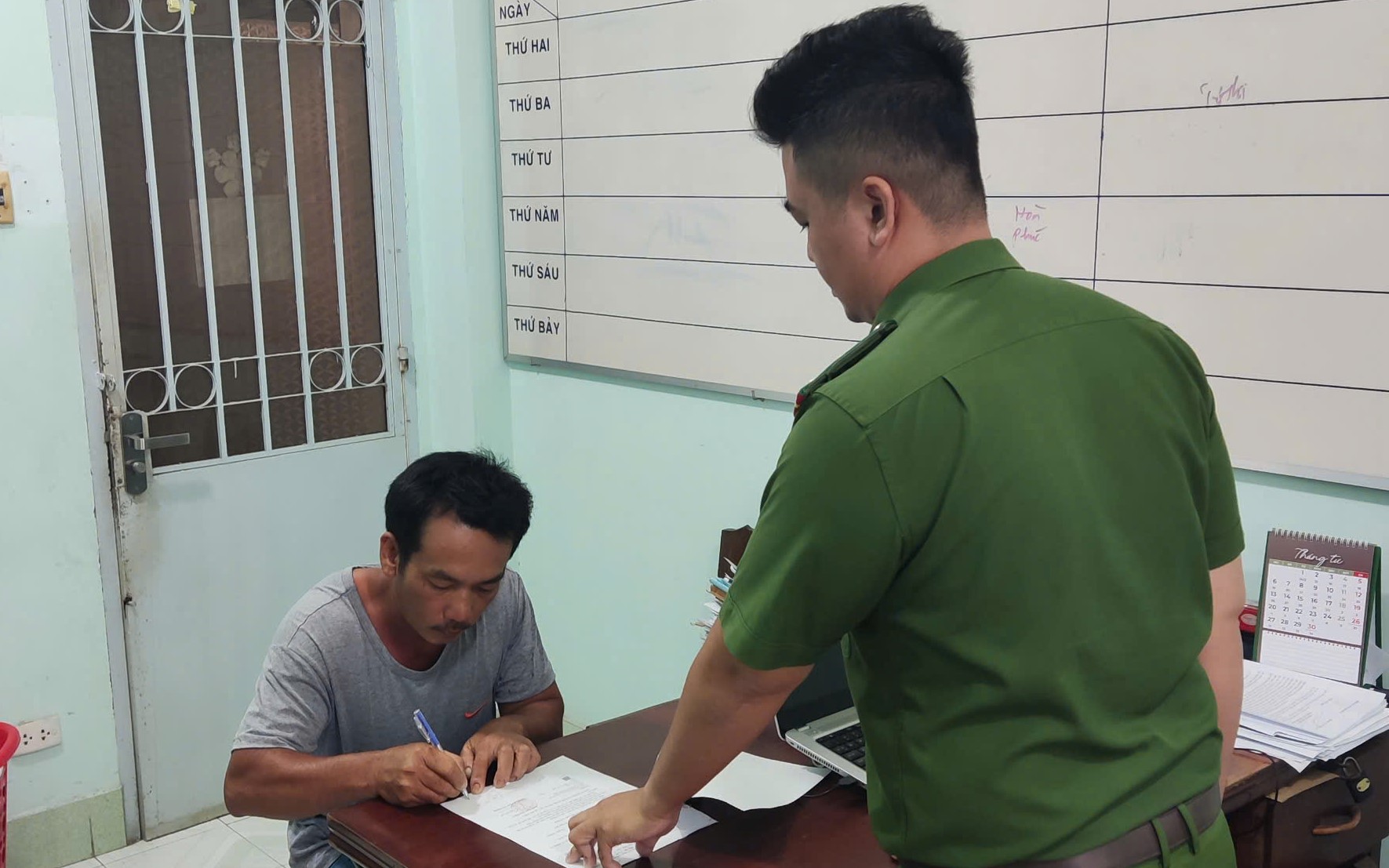 Uống rượu bia, không bằng lái vẫn điều khiển xe dẫn đến tai nạn chết người- Ảnh 2.