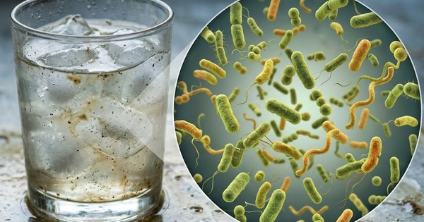 Đá viên, trà đá vỉa hè có thể là “ổ vi khuẩn” mùa du lịch