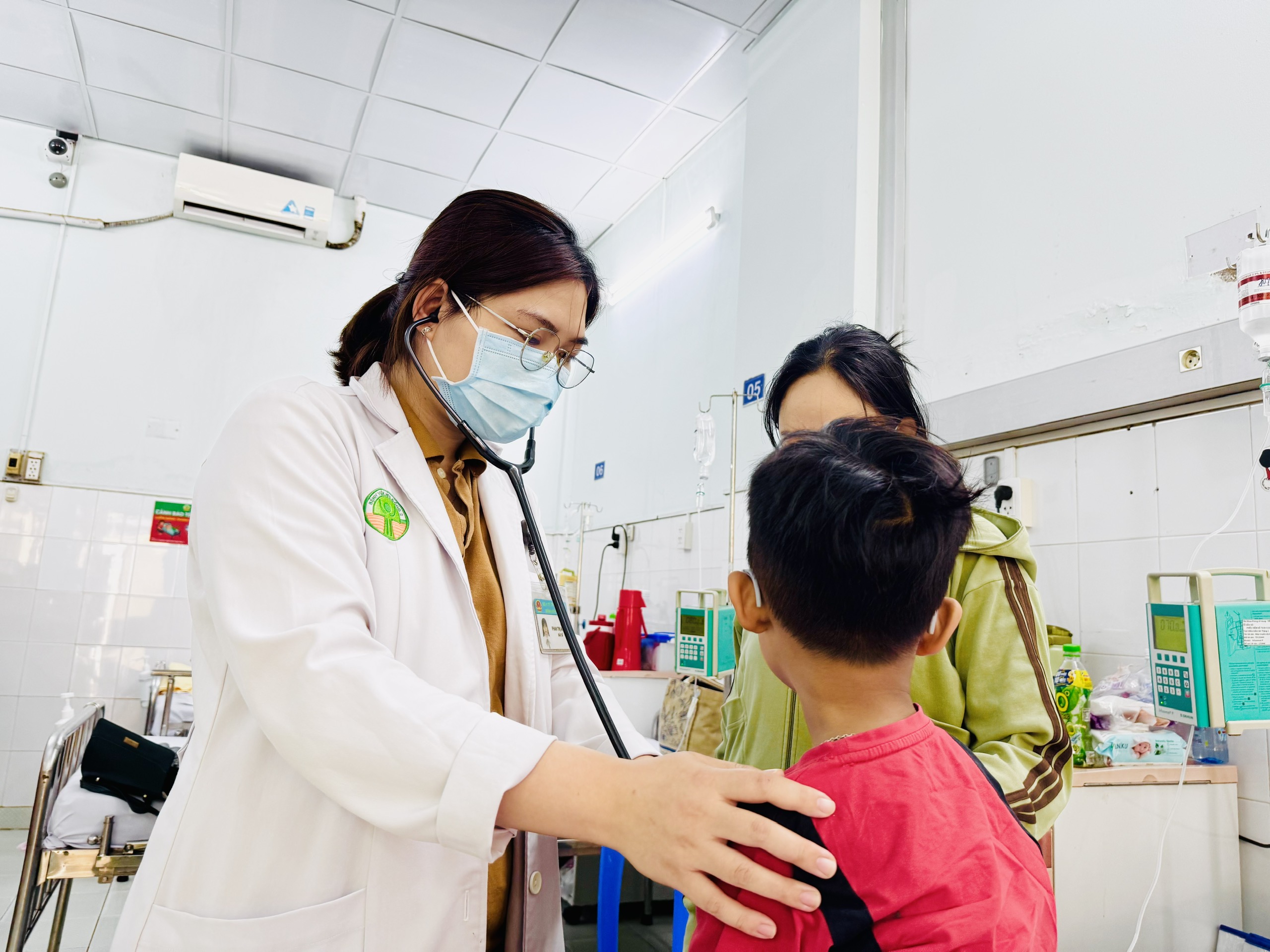 Sở An toàn thực phẩm TPHCM làm việc trực tiếp với đơn vị cung cấp suất ăn cho Trường TH Đặng Thuỳ Trâm - Ảnh 2.