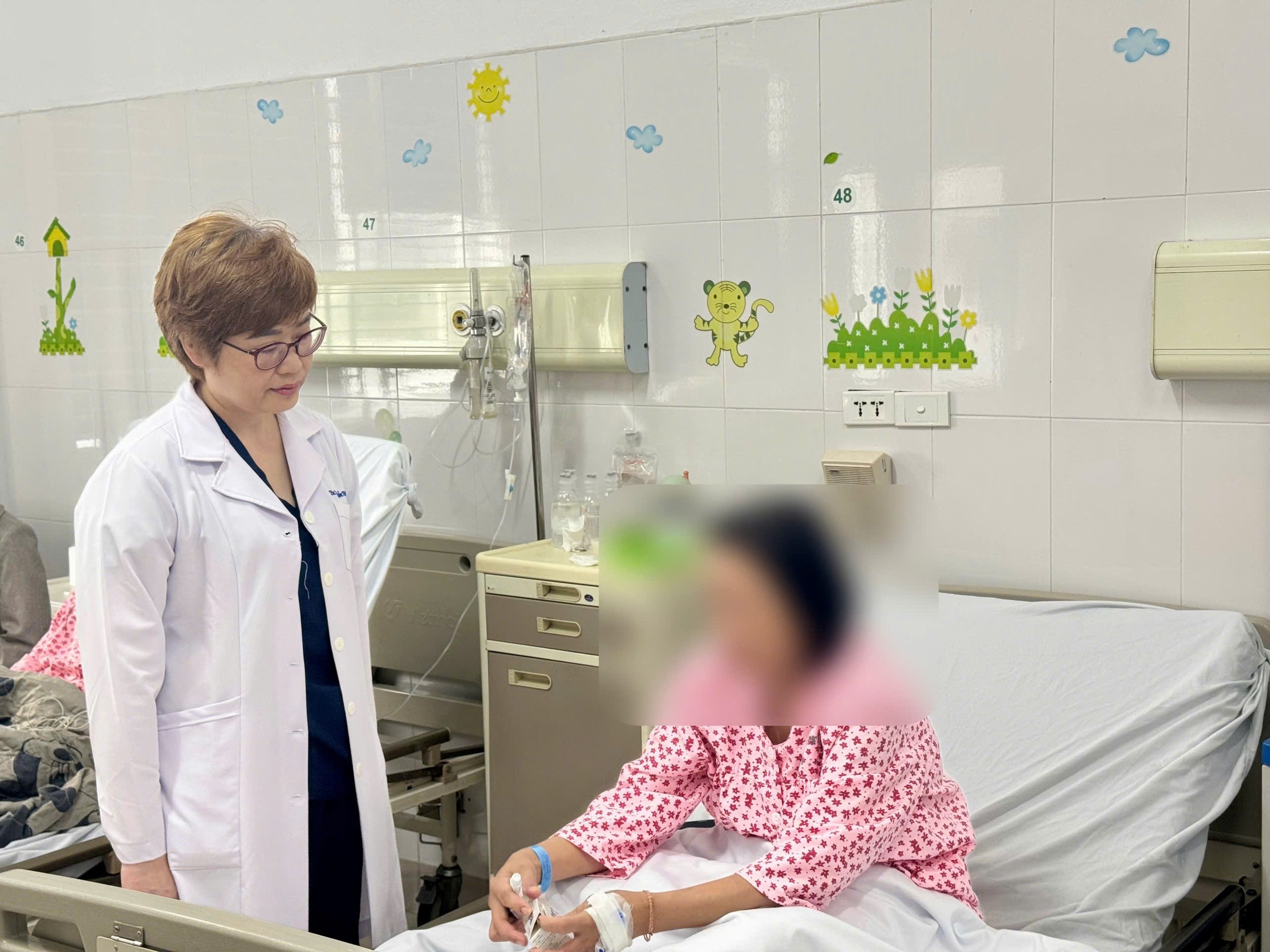 Vùng kín lở loét vì đắp thuốc lá dân gian chữa ngứa- Ảnh 2.