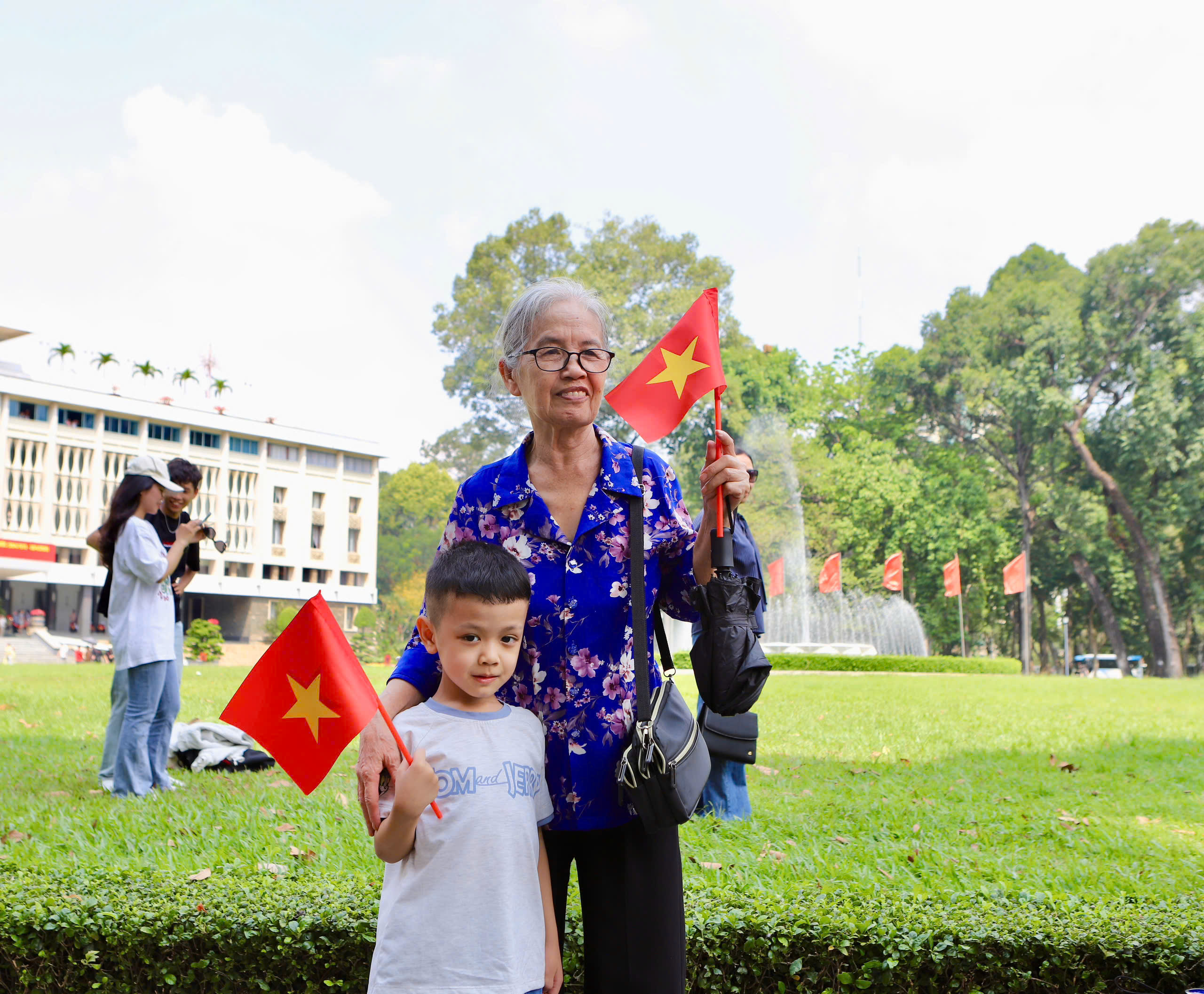 Người dân tấp nập mua vé tham quan, check-in Dinh Độc Lập dịp lễ 30/4- Ảnh 6.