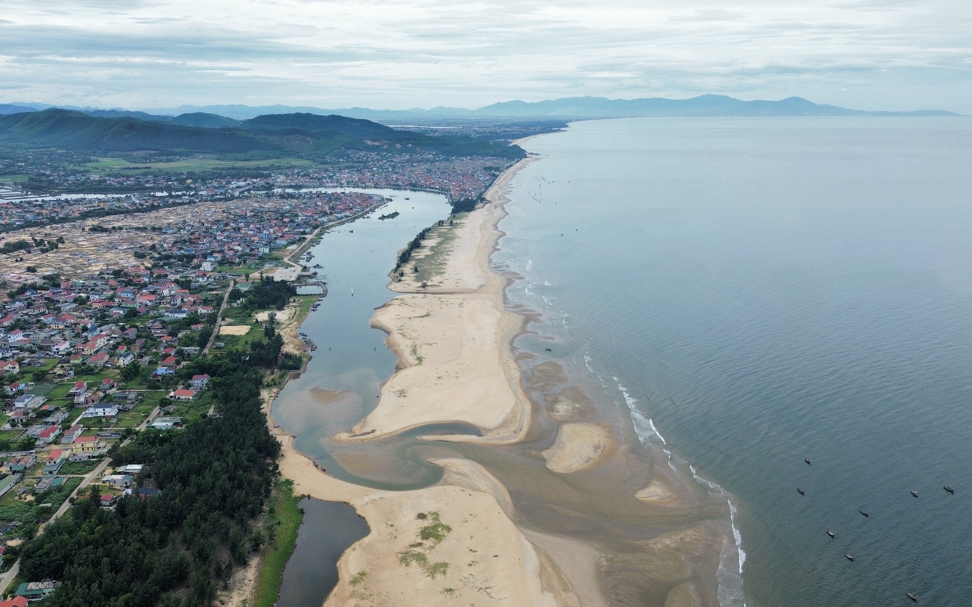'Nghĩa địa tàu cá' làm khó ngư dân- Ảnh 16.