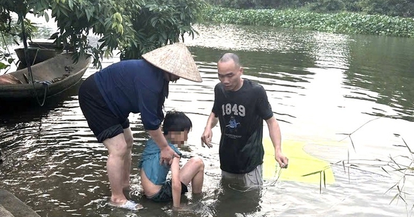 Cố bơi ra sông lấy lại diều đứt dây, bé trai 12 tuổi suýt chết đuối
