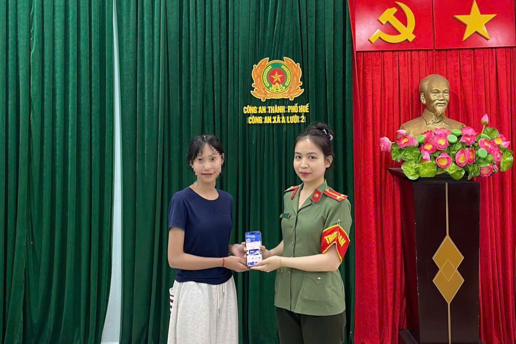 Bất ngờ nhận số tiền lớn trong tài khoản, cô gái trẻ ở Huế trình báo công an- Ảnh 1.