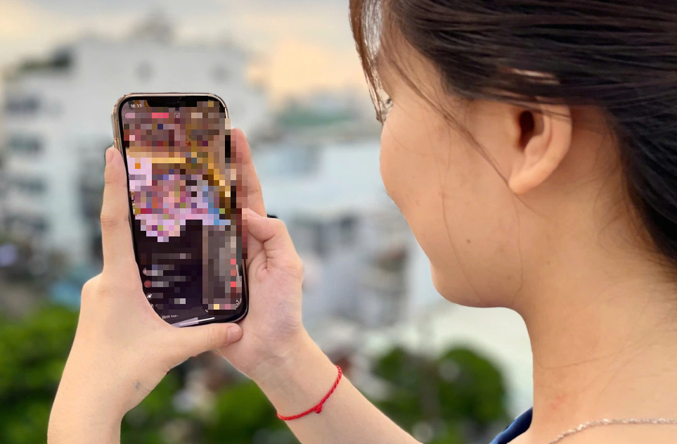 Nghỉ lễ ở nhà thấy bạn bè tụ tập, du lịch: Vì sao nhiều người trẻ dễ chạnh lòng?- Ảnh 1.