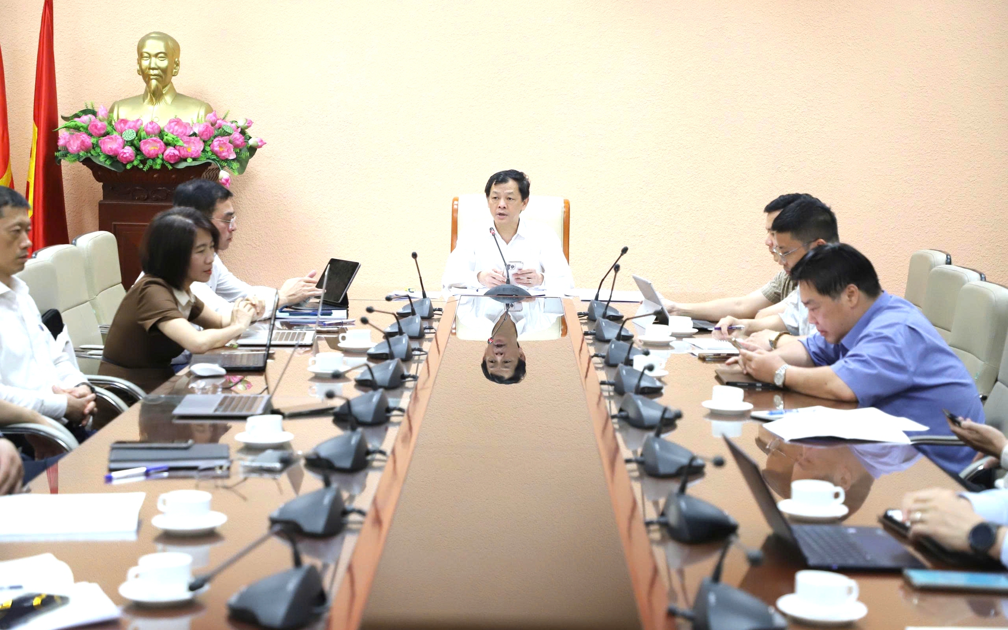 Bộ trưởng Đào Hồng Lan: Đẩy mạnh thực thi Nghị quyết 57-NQ/TW gắn với đột phá, đổi mới sáng tạo công tác y tế- Ảnh 10.