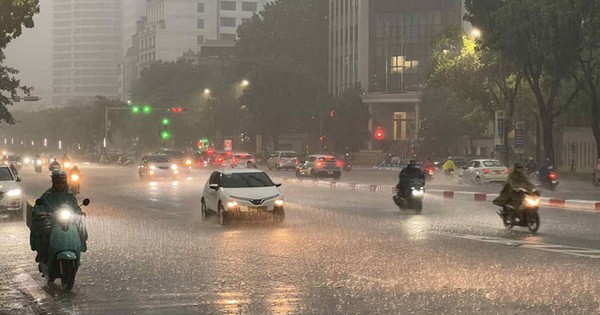 Cảnh báo mưa dông liên tục ở khu vực nội thành Hà Nội