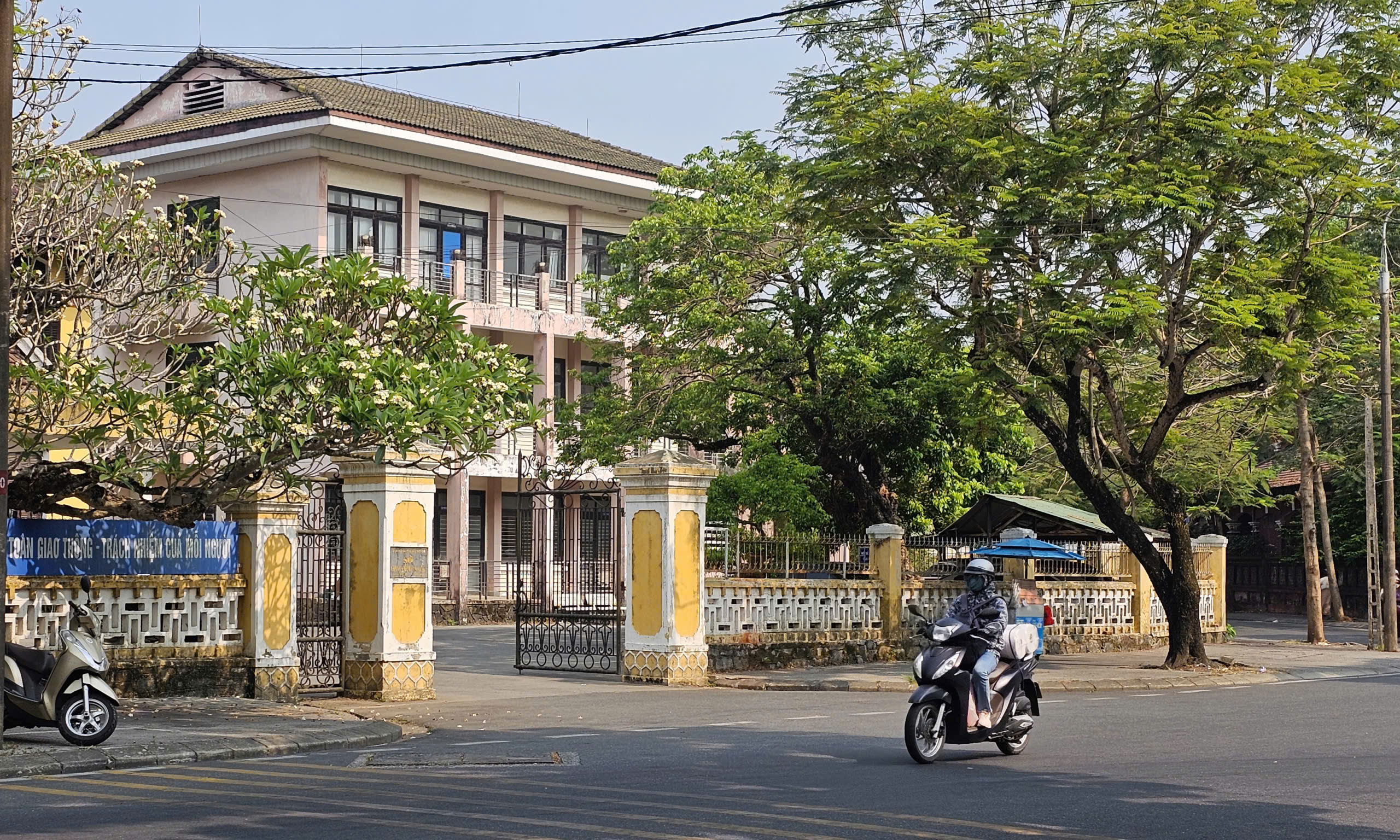 Hiện trạng khu đất 'vàng' sắp đấu giá làm tổ hợp thương mại, khách sạn cao cấp ở Huế- Ảnh 1.