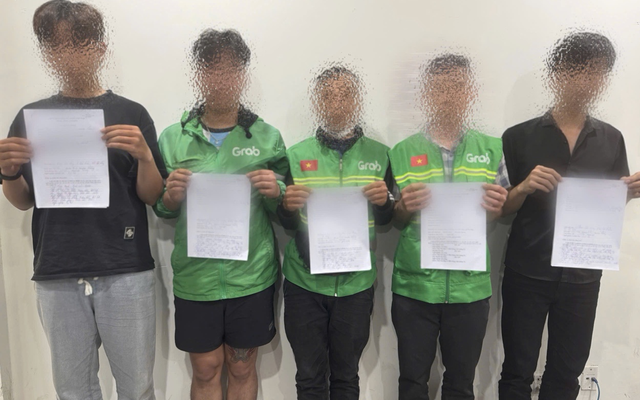 Trình diễn 'bốc đầu' xe máy điện giữa phố, nam thanh niên bị tạm giữ phương tiện- Ảnh 2.