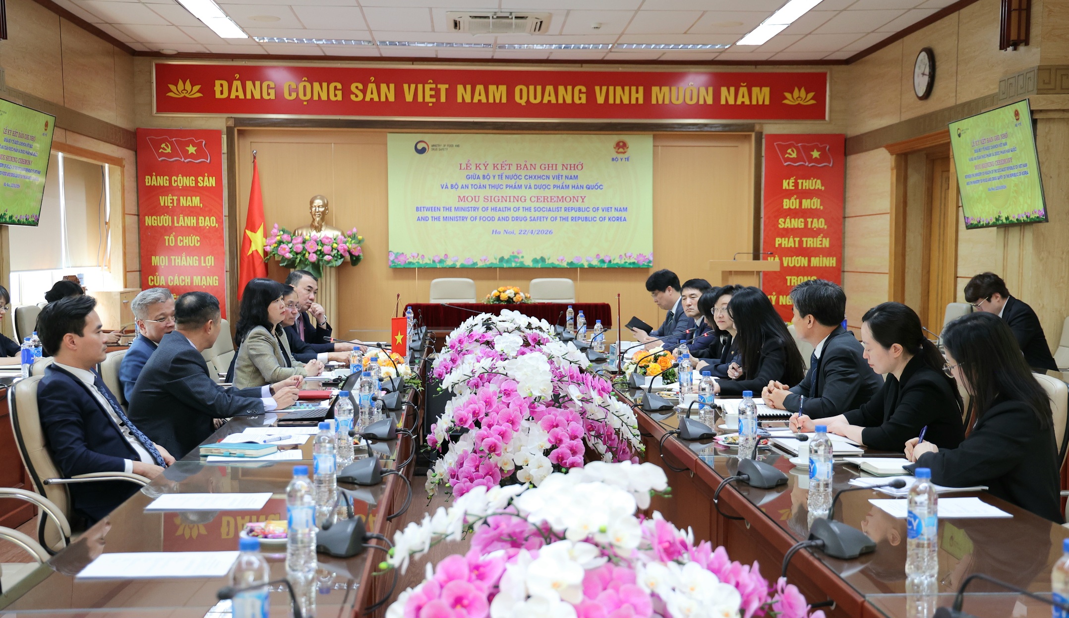 Việt Nam – Hàn Quốc ký kết hợp tác y tế: Mở rộng liên kết dược phẩm, an toàn thực phẩm và công nghệ cao- Ảnh 1.