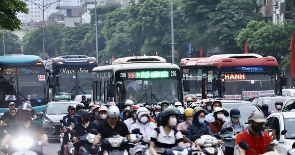 Người dân rời Thủ đô nghỉ Giỗ Tổ Hùng Vương, cửa ngõ ‘tăng nhiệt’, vành đai ùn dài