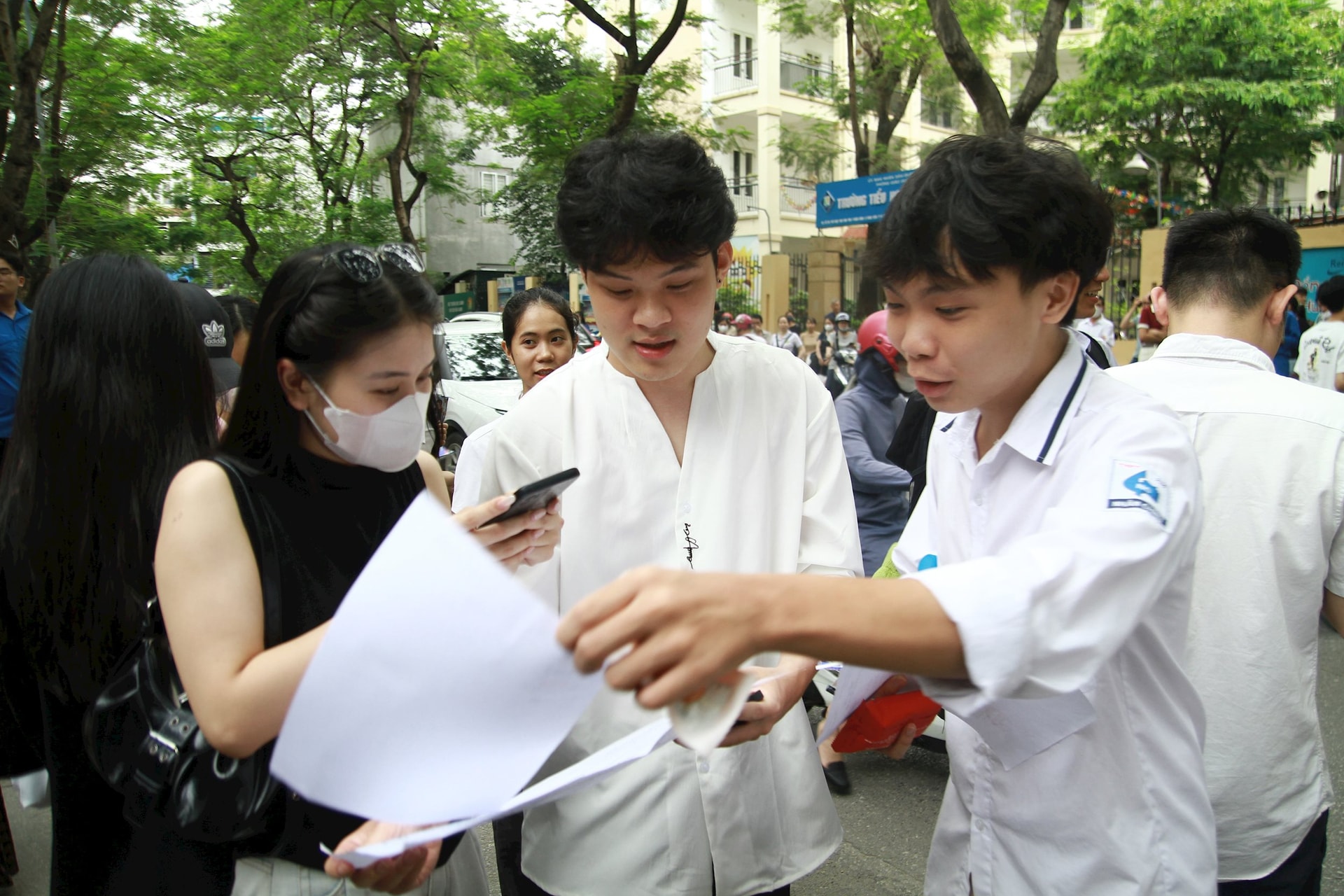 Vì sao số lượng thí sinh đăng ký miễn thi ngoại ngữ năm 2026 sụt giảm?- Ảnh 1.