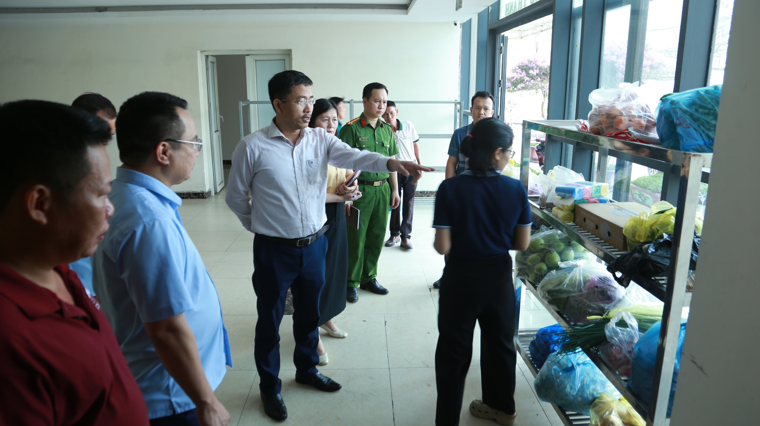 Kiểm tra an toàn thực phẩm tại loạt khách sạn, điểm kinh doanh ở Cửa Lò- Ảnh 1.