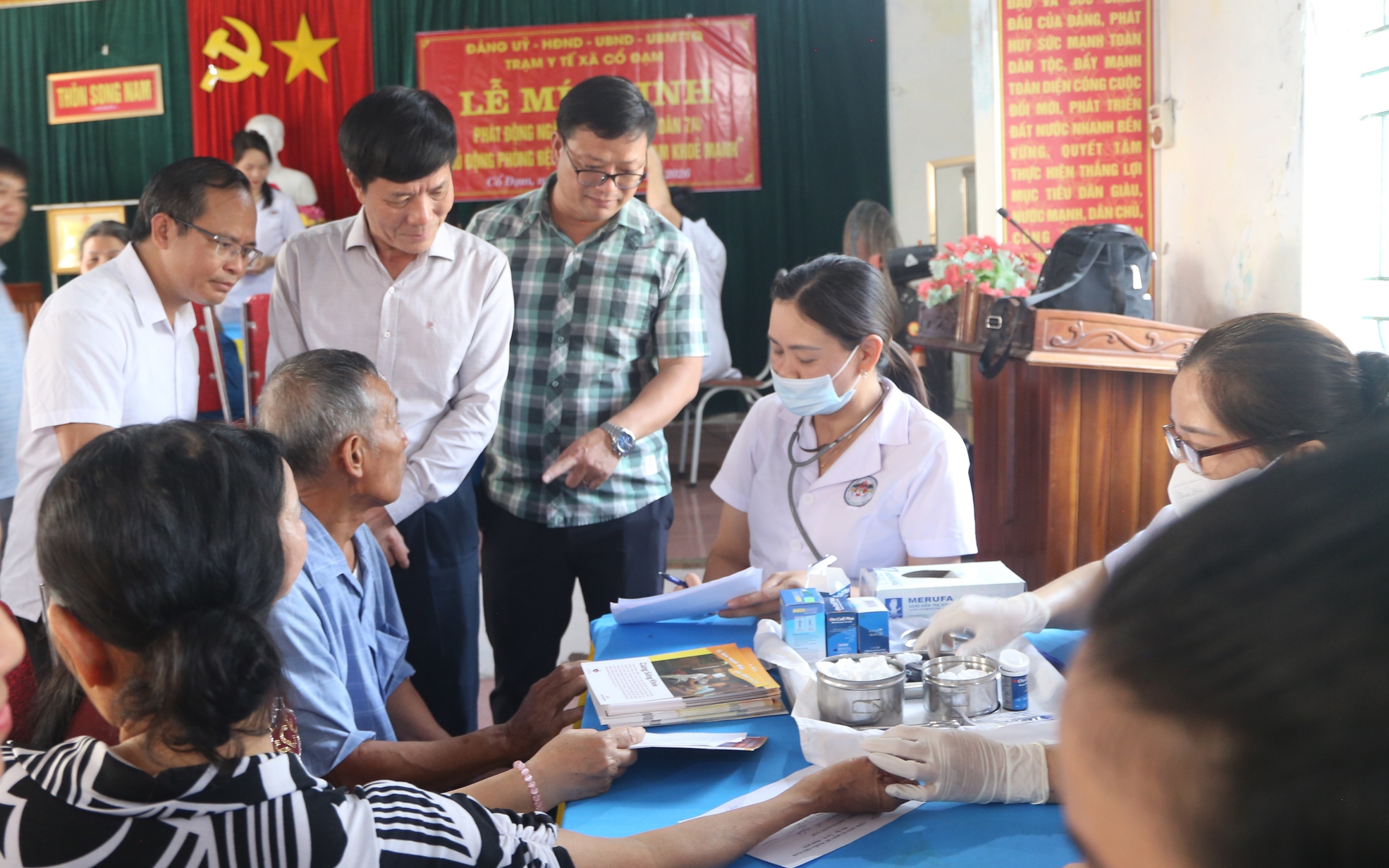 Ngày Sức khỏe toàn dân 7/4: Hơn 300 người dân Hà Tĩnh được khám, tư vấn sức khỏe miễn phí